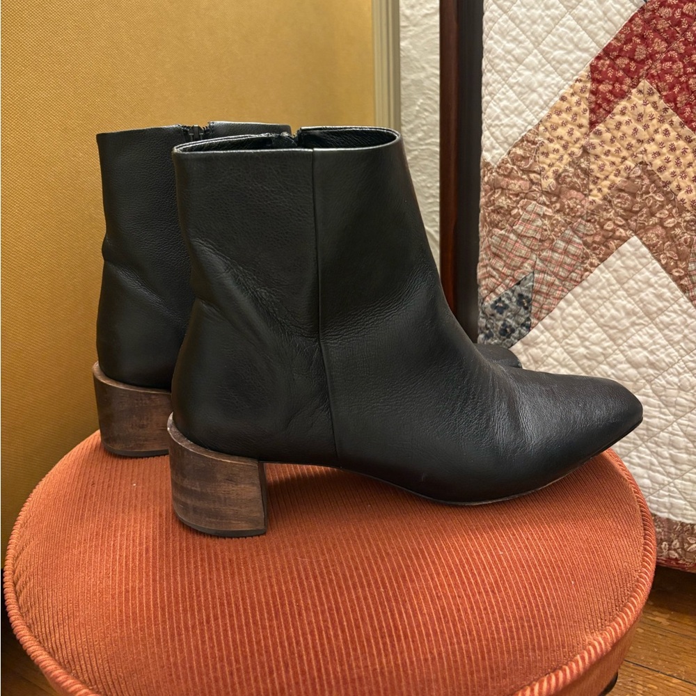 Elegant Black Ankle Boots with Wooden Heel
